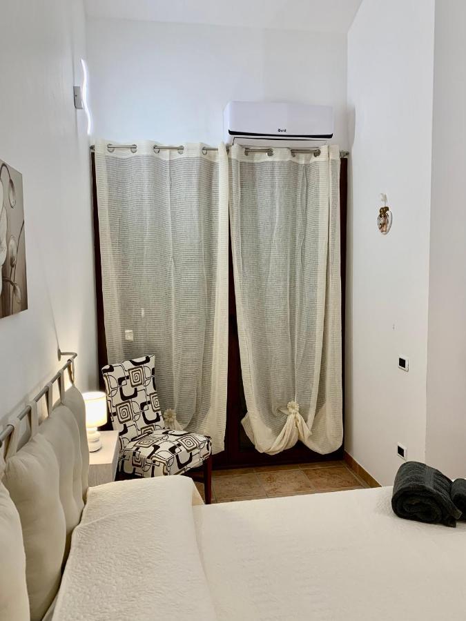 Casa Vacanza V&G Domus De Maria Bagian luar foto