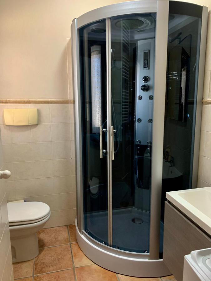 Casa Vacanza V&G Domus De Maria Bagian luar foto