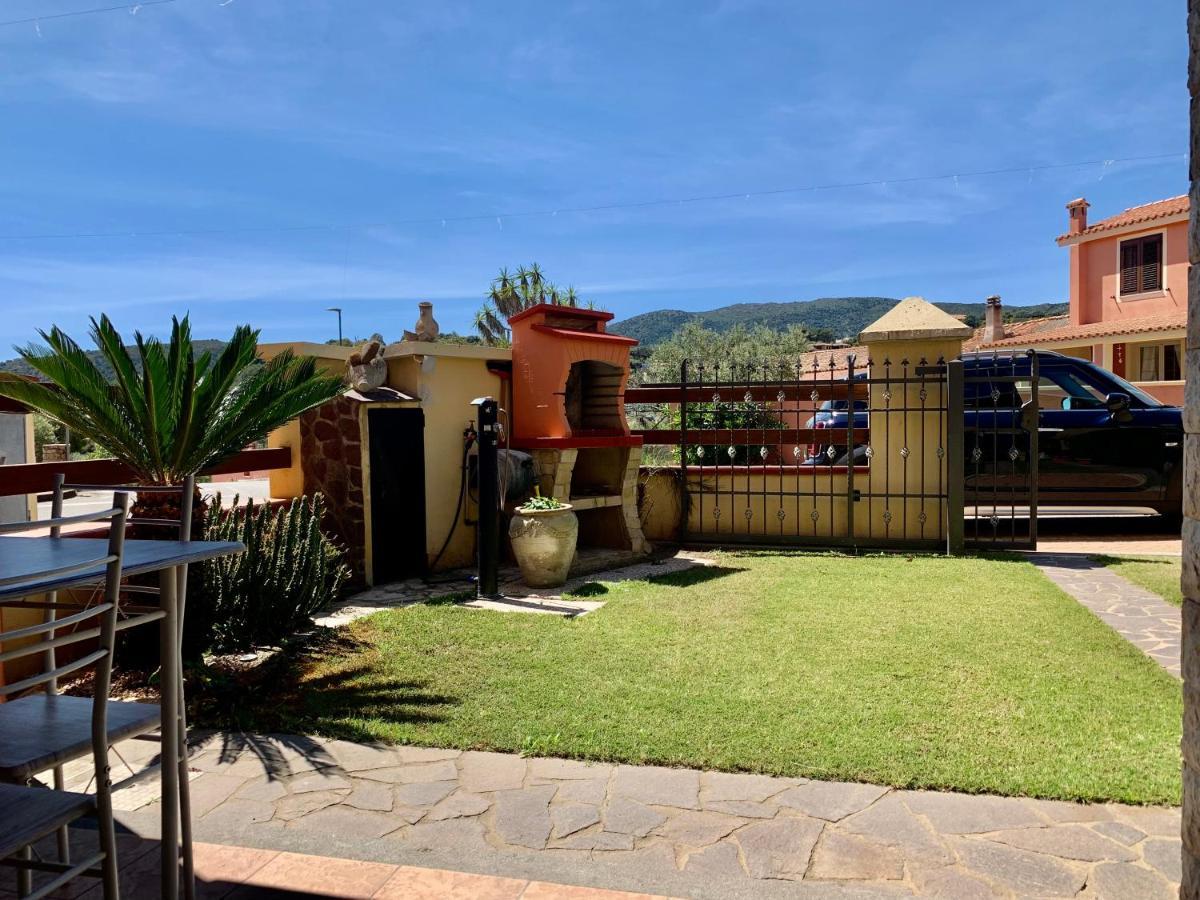 Casa Vacanza V&G Domus De Maria Bagian luar foto