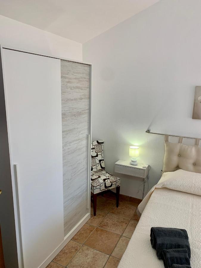 Casa Vacanza V&G Domus De Maria Bagian luar foto