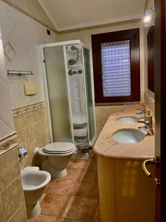 Casa Vacanza V&G Domus De Maria Bagian luar foto